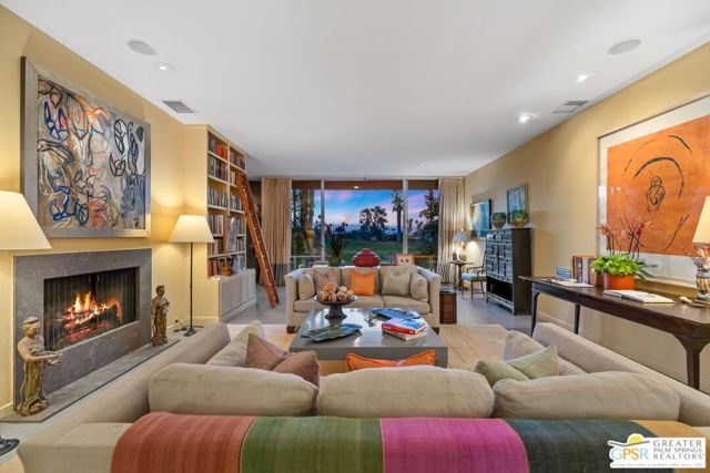 47425 Medina Drive, Palm Desert CA: https://media.crmls.org/mediaz/bade6832-ee31-4b45-8587-9cc7d53cf8be.jpg
