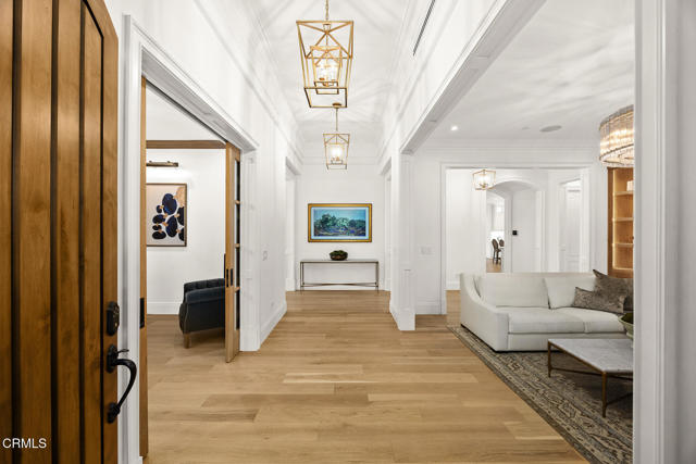 2060 Windover Road, Pasadena CA: https://media.crmls.org/mediaz/bade696a-031e-45e1-b32b-462f7555f309.jpg