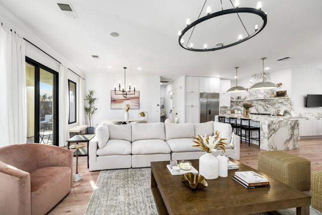 33 Calle La Reina, Rancho Mirage CA: https://media.crmls.org/mediaz/bade832e-1754-46de-8a30-9ad4a107f043.jpg