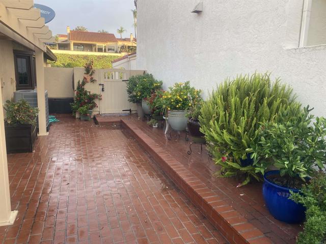 17788 Caminito Balata, San Diego CA: https://media.crmls.org/mediaz/badebca9-ae3d-4cd8-94c8-e75a96b2fc4c.jpg