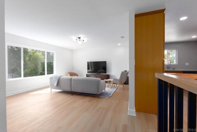 361 E Indian Rock Rd, Vista CA: https://media.crmls.org/mediaz/badec336-bf41-43b2-a934-21502081420e.jpg