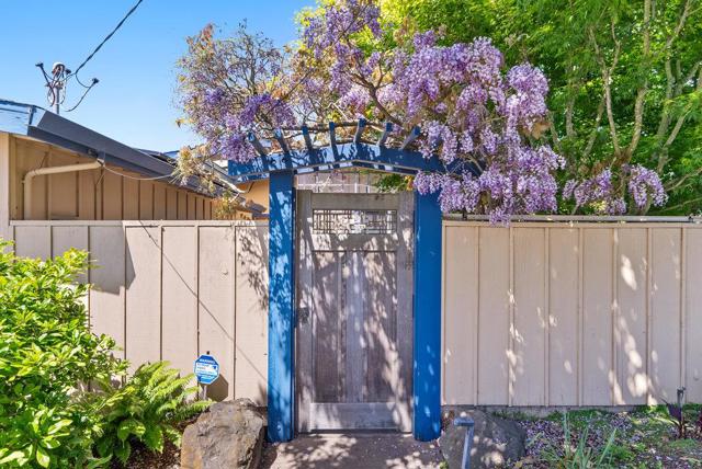 208 Valencia Avenue, Aptos CA: https://media.crmls.org/mediaz/badf29eb-5c33-432d-a96e-3c3b97e16aa1.jpg