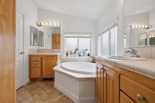 3 Coral Way, Half Moon Bay CA: https://media.crmls.org/mediaz/badf4cf9-dd70-4c29-9937-71073a015651.jpg