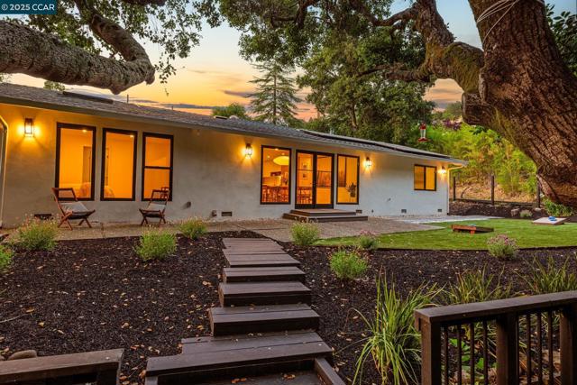 148 Draeger Drive, Moraga CA: https://media.crmls.org/mediaz/badff833-7e9d-4b67-9ee8-ada679bbcb53.jpg