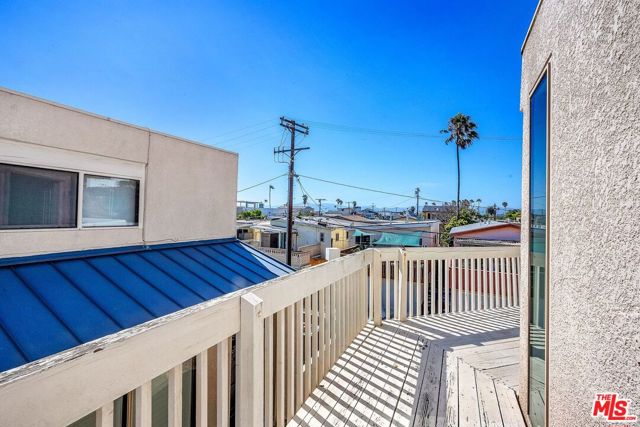 7301 Vista Del Mar, Playa del Rey CA: https://media.crmls.org/mediaz/bae03263-8c25-4834-a4b4-dbbbe9b8c2ce.jpg