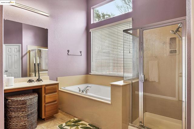 3551 Keystone Loop, Discovery Bay CA: https://media.crmls.org/mediaz/bae048c3-2a33-450a-9ce5-2b73f8e10407.jpg