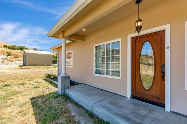 28837 Underwood Road,  CA: https://media.crmls.org/mediaz/bae04f57-c6f4-4da8-b782-d2ea167f11e7.jpg