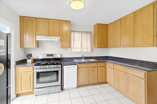 23 Capitol Street, Salinas CA: https://media.crmls.org/mediaz/bae0a145-8030-48dd-a2e4-c78635865b21.jpg