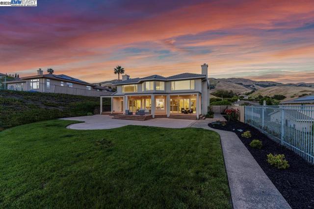48912 Crown Ridge Cmn, Fremont CA: https://media.crmls.org/mediaz/bae0c3bf-c881-4e22-8208-e6d03534e8e6.jpg