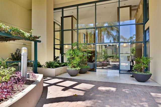 555 Front St, San Diego CA: https://media.crmls.org/mediaz/bae14d06-fdd7-45ce-a1f3-2f0befc677a8.jpg