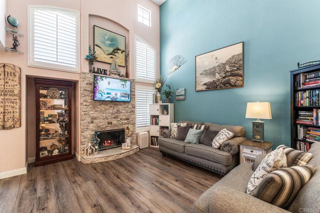 4610 Los Alamos Way, Oceanside CA: https://media.crmls.org/mediaz/bae19008-3a40-4484-94d8-361e6ee586c7.jpg