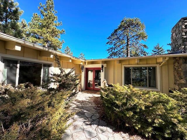 25630 Sunrise Drive, Idyllwild CA: https://media.crmls.org/mediaz/bae2a4e6-1ff4-4965-b3d1-8a412a5d4791.jpg