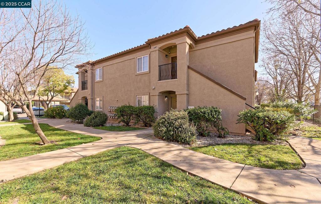 4200 E Commerce Way #213