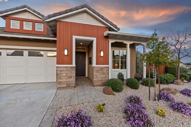 1835 Riesling Cir, Brentwood CA: https://media.crmls.org/mediaz/bae3463f-2e40-4abd-a8b2-7d7c32d93aab.jpg