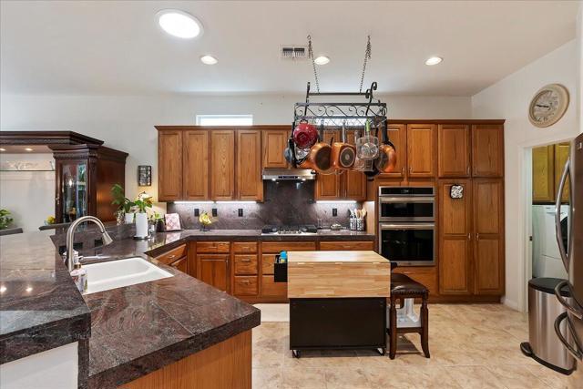 80536 Hoylake Drive, Indio CA: https://media.crmls.org/mediaz/bae38e76-f4d0-424e-9dc8-ad950da214c2.jpg