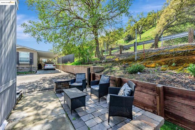 16711 Marsh Creek Rd, Clayton CA: https://media.crmls.org/mediaz/bae40e7f-f35c-473d-a2bb-fe8b9abb6967.jpg
