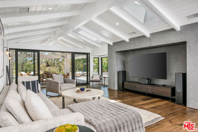 24884 Jim Bridger Road, Hidden Hills CA: https://media.crmls.org/mediaz/bae43743-13d4-4e6f-94d7-31e06cea81f7.jpg