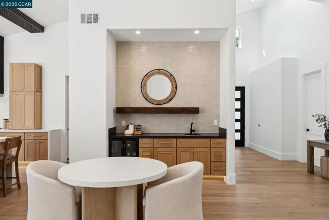 17 Julianne Ct, Walnut Creek CA: https://media.crmls.org/mediaz/bae44a8f-0890-45d4-8942-6262464fe3ec.jpg