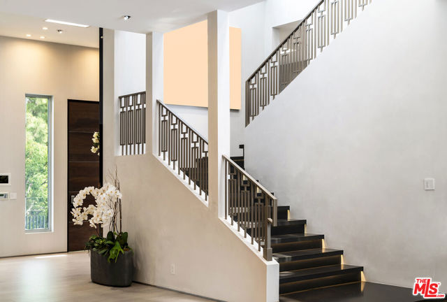 901 Oxford Way, Beverly Hills CA: https://media.crmls.org/mediaz/bae44eb0-2422-4602-8cd0-6c3aef247570.jpg