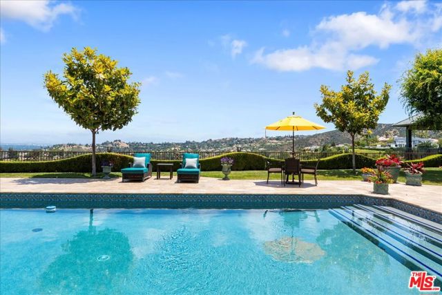 19000 Dorlon Drive, Tarzana CA: https://media.crmls.org/mediaz/bae5b729-ad2a-4530-b1ff-f009ef234667.jpg