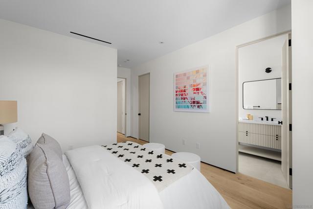 242 Playa Del Norte St, La Jolla CA: https://media.crmls.org/mediaz/bae5ba2a-448a-41ec-b1cd-8413aab6a417.jpg