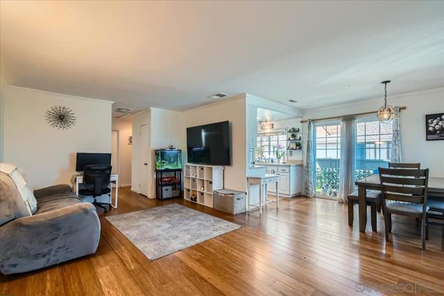 8753 Crossway Ct, Santee CA: https://media.crmls.org/mediaz/bae655fa-57f7-4301-a38a-b5ba07b286e9.jpg