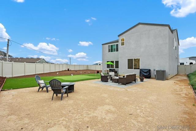 35505 Orchard Trails, Fallbrook CA: https://media.crmls.org/mediaz/bae6b59a-54d9-47f5-9d22-64bc20f1a357.jpg