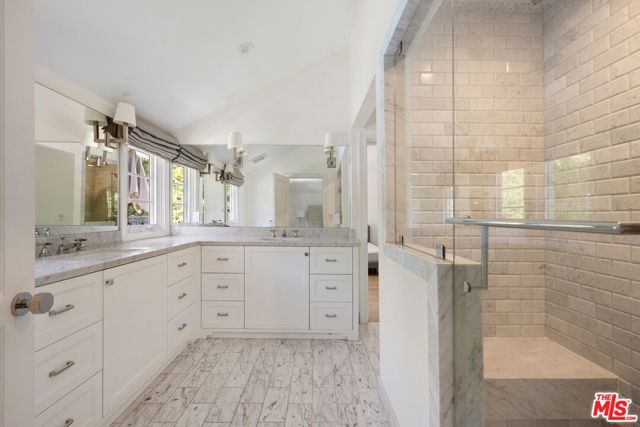 1214 Coldwater Canyon Drive, Beverly Hills CA: https://media.crmls.org/mediaz/bae6eedb-be44-4e10-8958-aea2ab7b237e.jpg