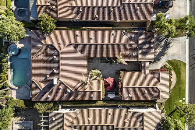 56648 Palms Drive, La Quinta CA: https://media.crmls.org/mediaz/bae70b73-106d-4183-b442-315bc4dcc4b0.jpg