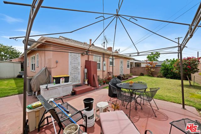 2533 W 118th Place, Hawthorne CA: https://media.crmls.org/mediaz/bae7c703-5f10-4f65-bc05-98be71c61160.jpg