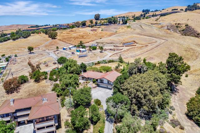 15231 Skyview Drive, San Jose CA: https://media.crmls.org/mediaz/bae81127-9ee1-46d3-9cbe-f0f038fe1f70.jpg