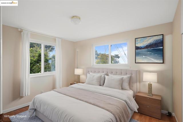 1400 Audubon AVE, Montara CA: https://media.crmls.org/mediaz/bae91d72-a6ac-444b-a186-63e0e79675c9.jpg