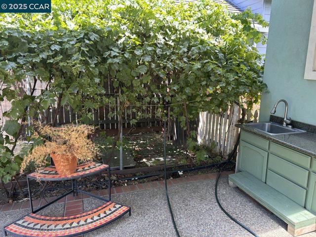 734 Bellflower St, Livermore CA: https://media.crmls.org/mediaz/bae96295-c596-439e-a9d5-d846d3989926.jpg