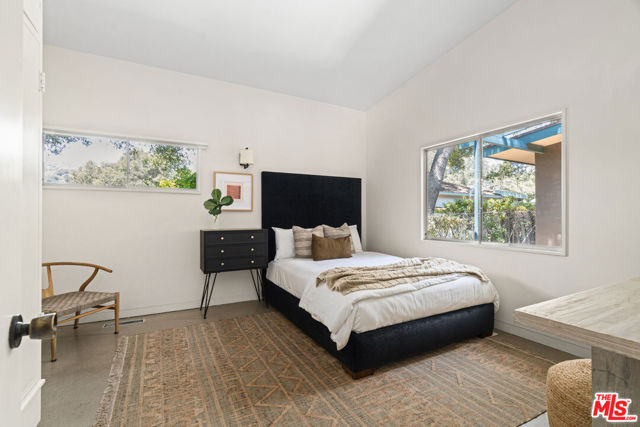 1234 Woodland Drive, Santa Paula CA: https://media.crmls.org/mediaz/bae9641a-0de8-4ee4-b956-8e20bc50af8c.jpg
