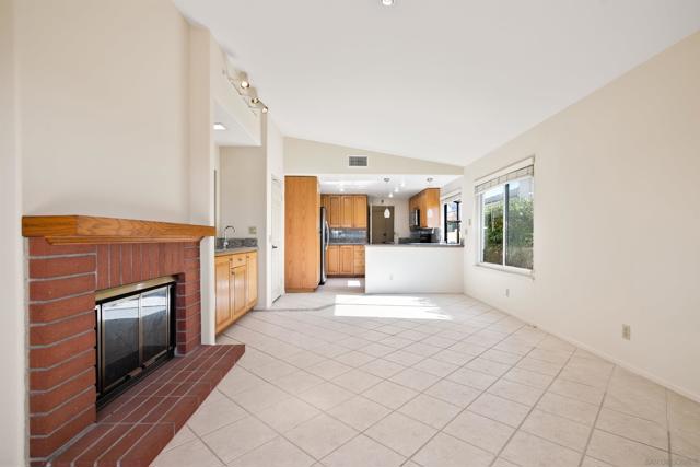 18113 Calle Estepona, San Diego CA: https://media.crmls.org/mediaz/bae96e80-46c9-4a73-9344-be49128f5d99.jpg