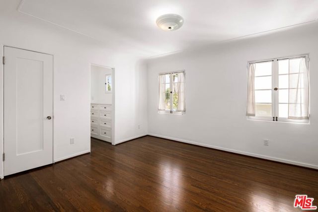 1539 Ensley Avenue, Los Angeles CA: https://media.crmls.org/mediaz/baea42a4-4cb0-4aed-bcc2-712c0d53bf8c.jpg