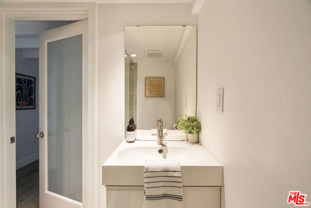 12366 Laurel Terrace Drive, Studio City CA: https://media.crmls.org/mediaz/baea6d81-56bc-46fc-98b8-08dc2bf170fa.jpg