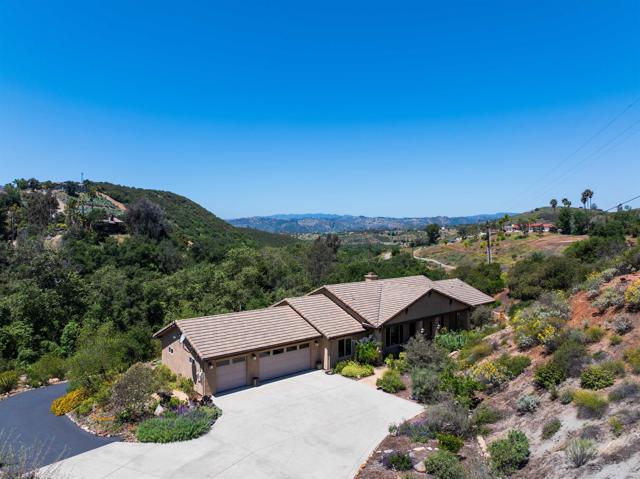 2021 Willow Glen Road, Fallbrook CA: https://media.crmls.org/mediaz/baea7019-9c78-45a1-92be-04593b3c3a39.jpg