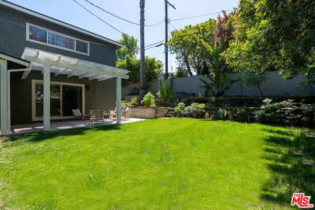 7248 W 88th Place, Los Angeles CA: https://media.crmls.org/mediaz/baea78d5-f11f-44cf-acf7-3401a5e99836.jpg