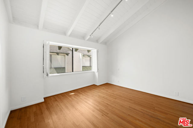 357 S El Camino Drive, Beverly Hills CA: https://media.crmls.org/mediaz/baeb7df7-2c36-4612-acf7-b9fdf8dfcad1.jpg