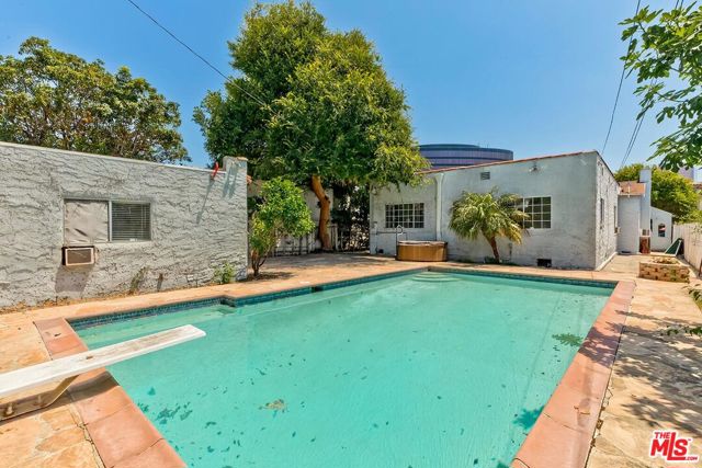 217 S Le Doux Road, Beverly Hills CA: https://media.crmls.org/mediaz/baebb602-1551-4683-b075-fbf4f8bc2ba9.jpg