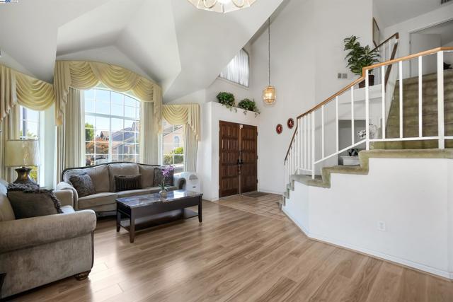 Image 4 of 35 For 18606 Galton Ln