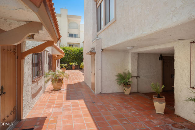 1850 Midvale Avenue, Los Angeles CA: https://media.crmls.org/mediaz/baecb9a5-7e1d-4c75-8b7a-78a09aa3ca7b.jpg