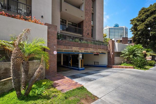 750 State St, San Diego CA: https://media.crmls.org/mediaz/baed1678-6096-46d3-a5b4-c3c3d1916bb8.jpg
