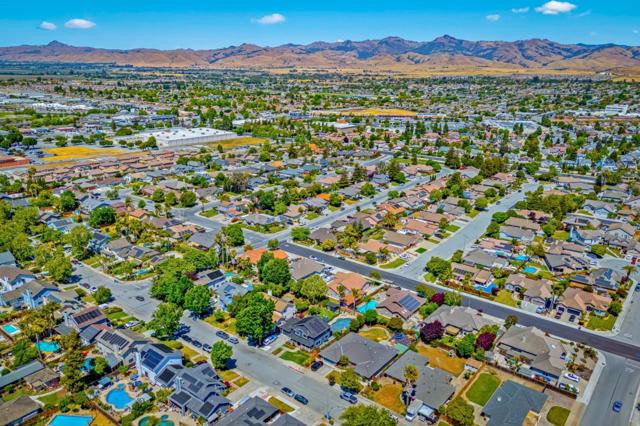 1851 Severinsen Street, Hollister CA: https://media.crmls.org/mediaz/baeda397-2c47-45a1-adb6-cdc72cc54235.jpg