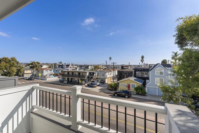 720 Nantasket Ct, San Diego CA: https://media.crmls.org/mediaz/baedf644-d568-48b7-aa39-3d9780950489.jpg
