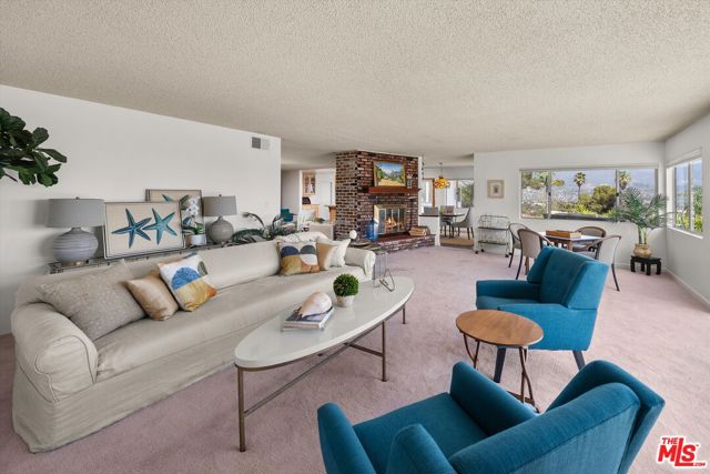 540 Miramonte Drive, Santa Barbara CA: https://media.crmls.org/mediaz/baedfe36-64a7-4c3e-beec-be75cb573fe3.jpg
