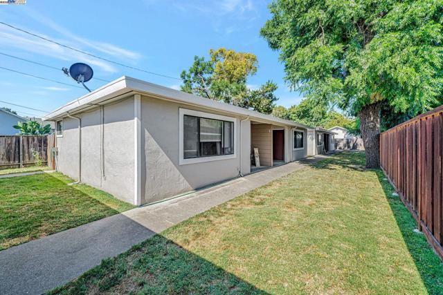 4655 Augustine St, Pleasanton CA: https://media.crmls.org/mediaz/baee4077-c06e-4562-9de4-601728d0c60e.jpg