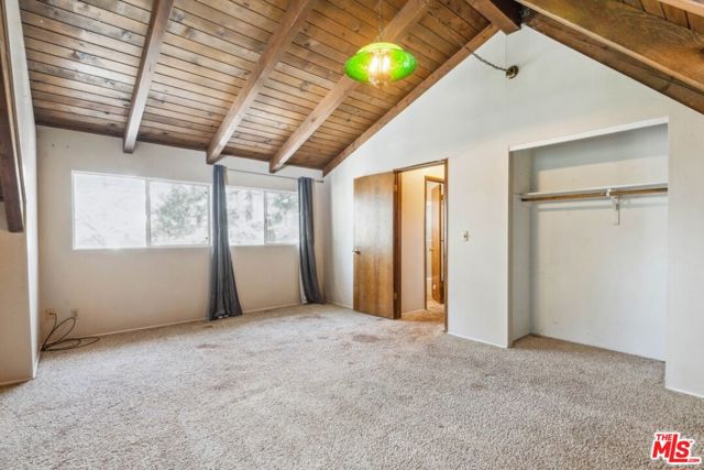 286 S Fairway Drive, Lake Arrowhead CA: https://media.crmls.org/mediaz/baee469d-ff06-4ba5-a972-89566fdc4bc8.jpg