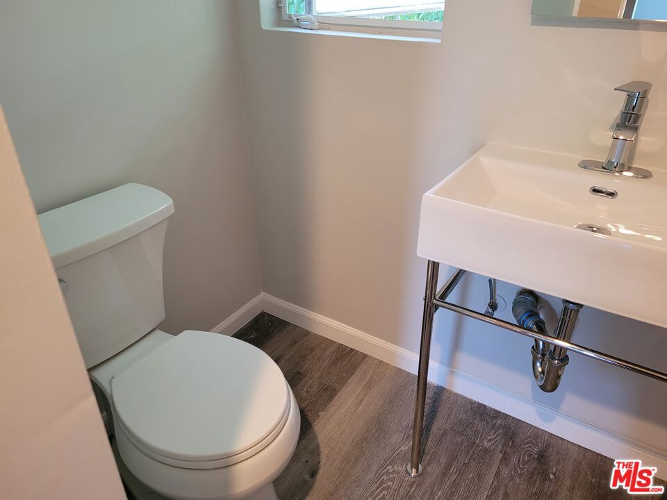 https://media.crmls.org/mediaz/baee5b34-24a1-4581-a037-5dc45069d199.jpg?preset=X-Large